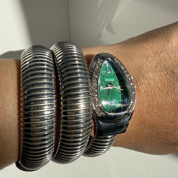 Serpenti Elegant Silver Wrap Women's Watch - Picture 2 of 15